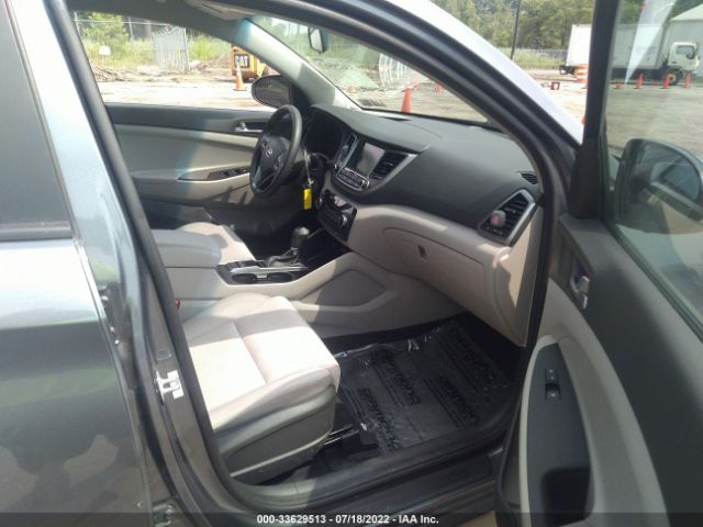 Photo 4 VIN: KM8J3CA43JU679850 - HYUNDAI TUCSON 