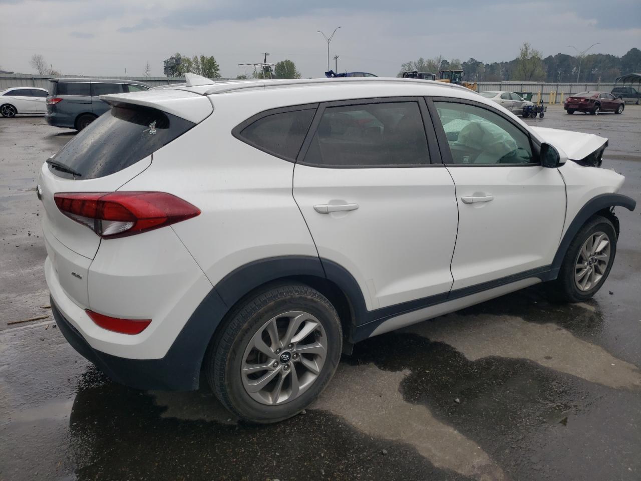 Photo 2 VIN: KM8J3CA43JU684241 - HYUNDAI TUCSON 