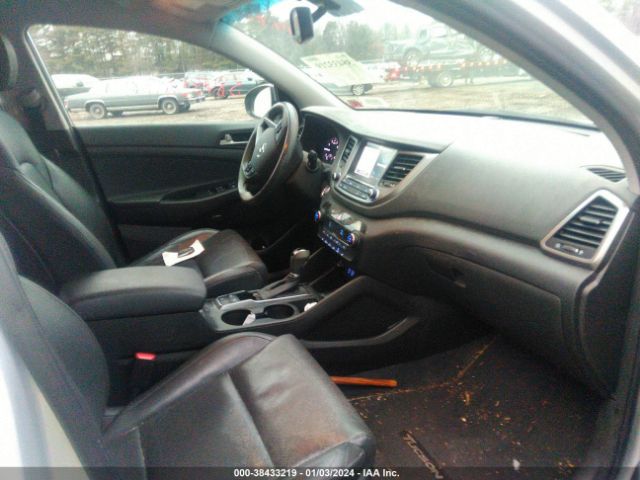 Photo 4 VIN: KM8J3CA43JU736564 - HYUNDAI TUCSON 