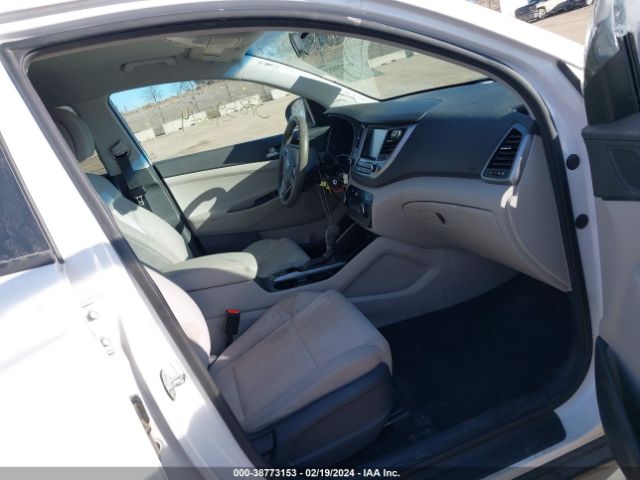 Photo 4 VIN: KM8J3CA43JU742963 - HYUNDAI TUCSON 