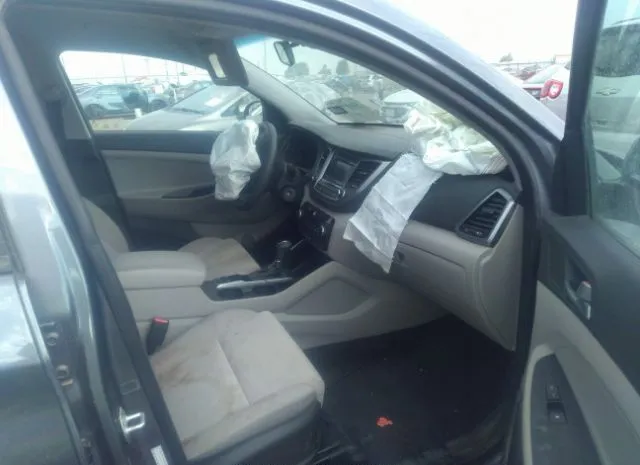 Photo 4 VIN: KM8J3CA44GU097703 - HYUNDAI TUCSON 