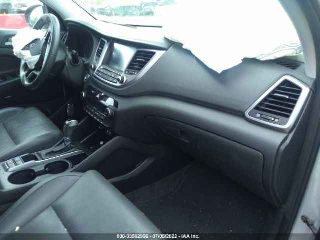 Photo 4 VIN: KM8J3CA45HU365823 - HYUNDAI TUCSON 