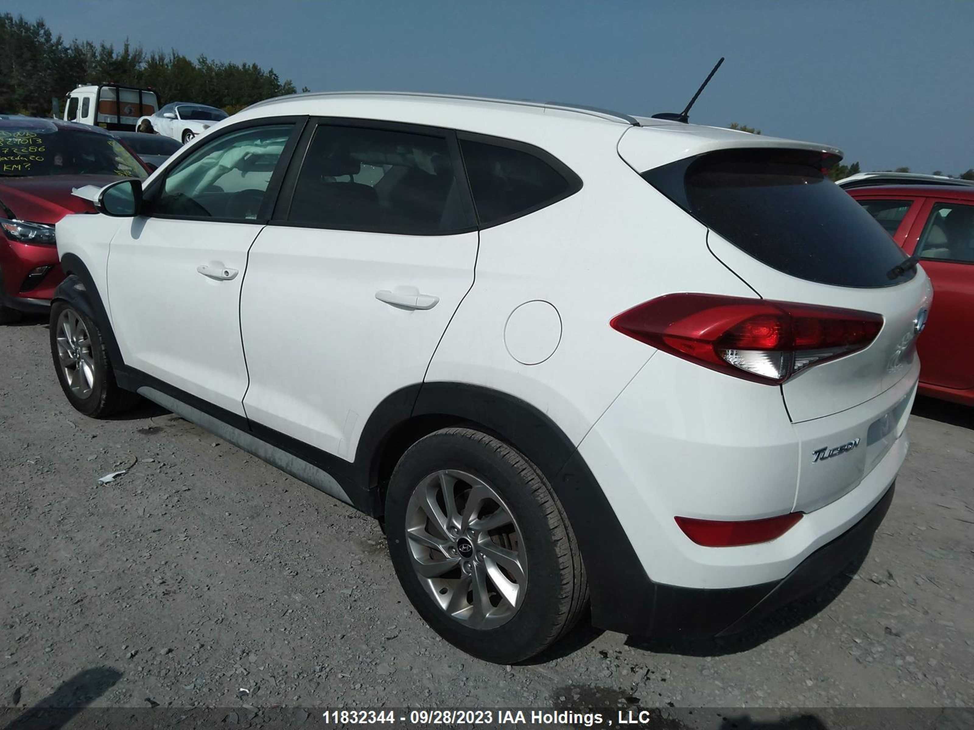 Photo 2 VIN: KM8J3CA45HU522766 - HYUNDAI TUCSON 