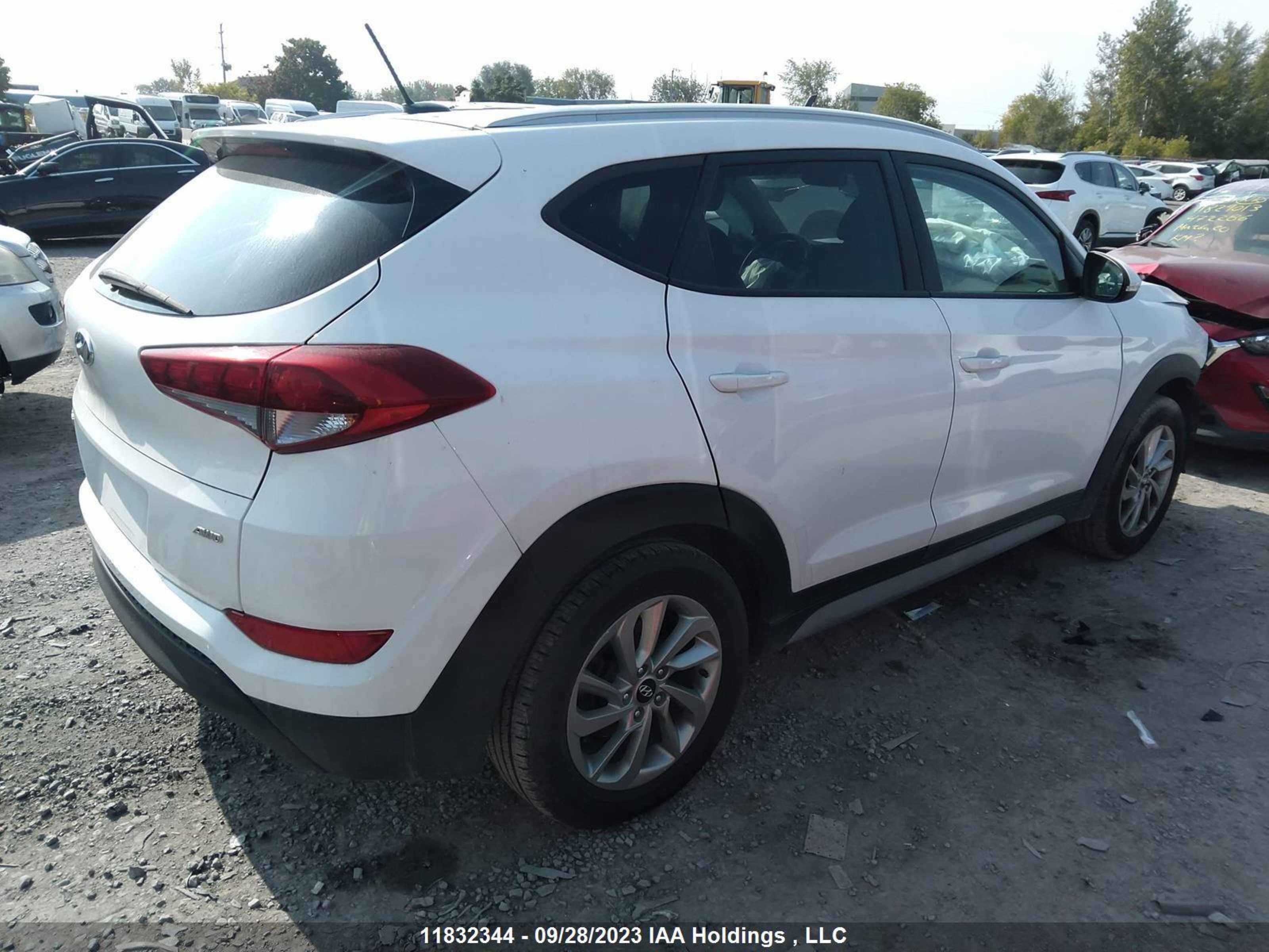 Photo 3 VIN: KM8J3CA45HU522766 - HYUNDAI TUCSON 