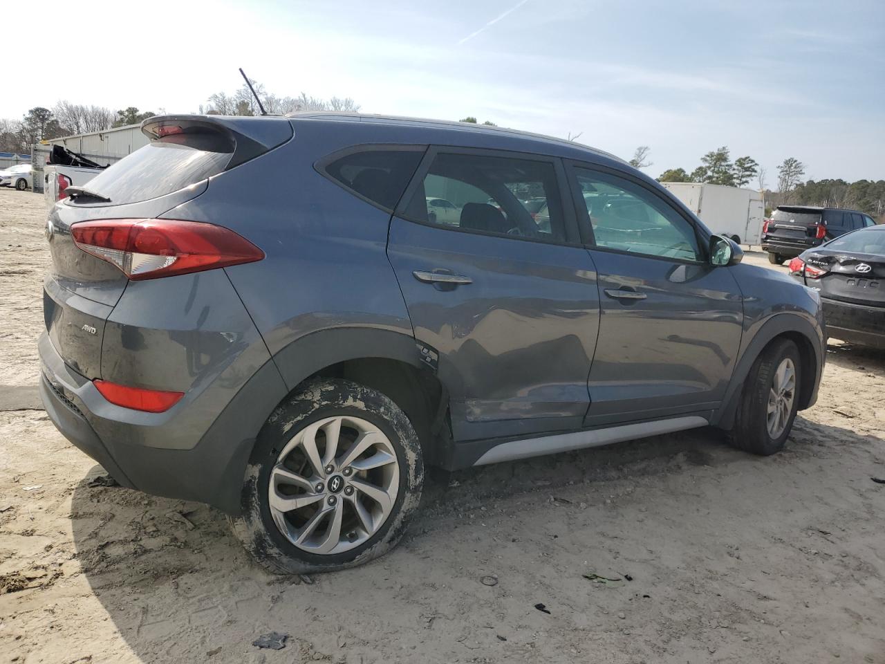 Photo 2 VIN: KM8J3CA45HU596205 - HYUNDAI TUCSON 