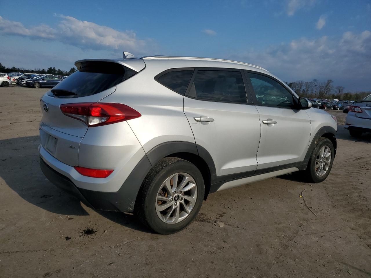 Photo 2 VIN: KM8J3CA45JU601859 - HYUNDAI TUCSON 