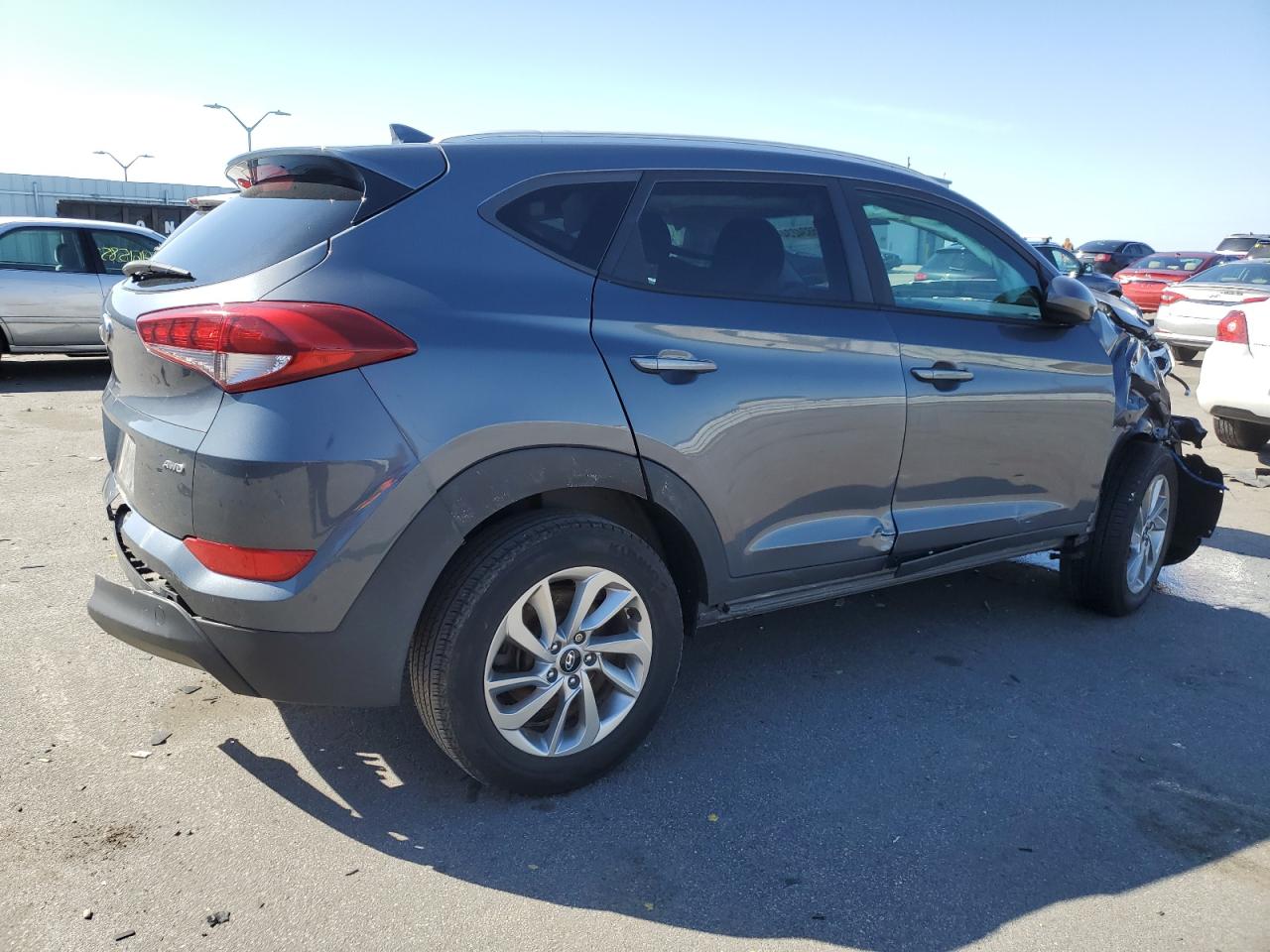 Photo 2 VIN: KM8J3CA45JU823995 - HYUNDAI TUCSON 