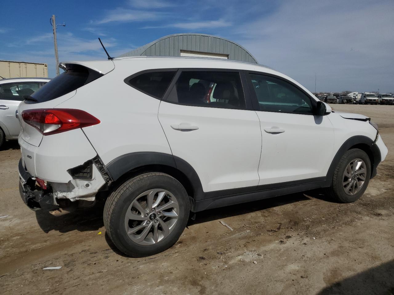 Photo 2 VIN: KM8J3CA46GU161661 - HYUNDAI TUCSON 