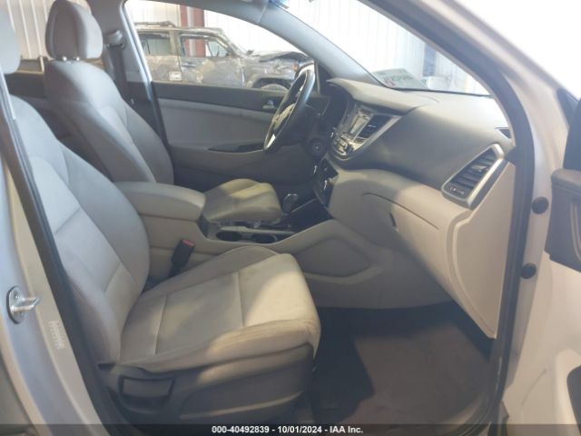 Photo 4 VIN: KM8J3CA46HU316940 - HYUNDAI TUCSON 