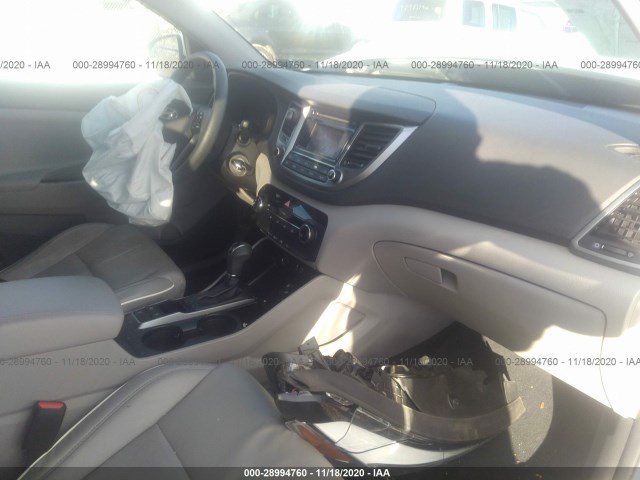 Photo 4 VIN: KM8J3CA46HU317859 - HYUNDAI TUCSON 