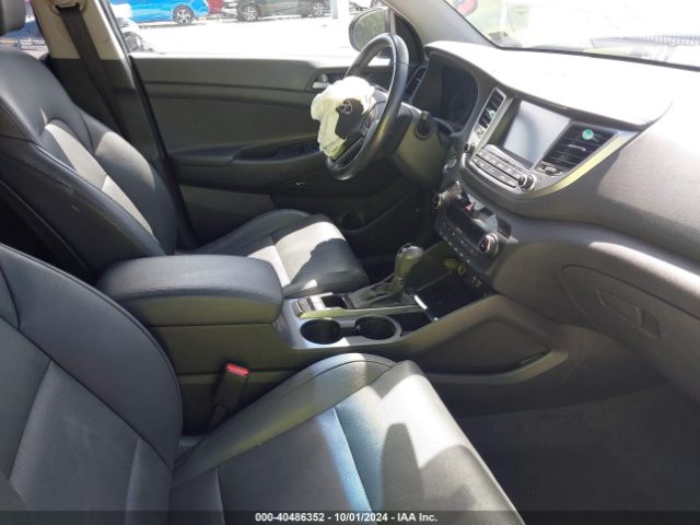 Photo 4 VIN: KM8J3CA46HU407464 - HYUNDAI TUCSON 