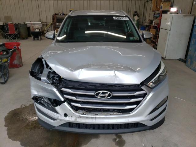 Photo 4 VIN: KM8J3CA46HU470127 - HYUNDAI TUCSON 