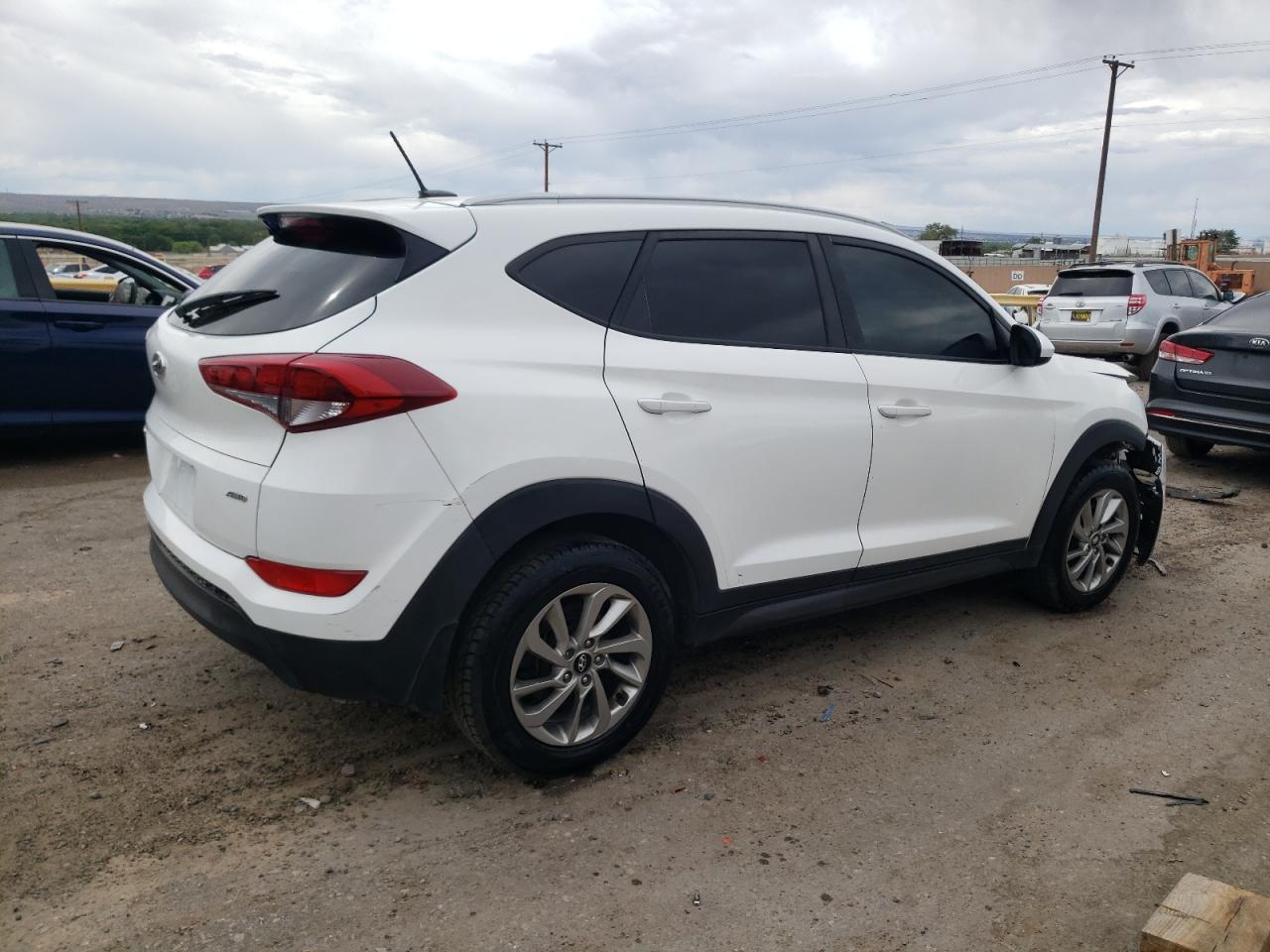 Photo 2 VIN: KM8J3CA46HU514627 - HYUNDAI TUCSON 