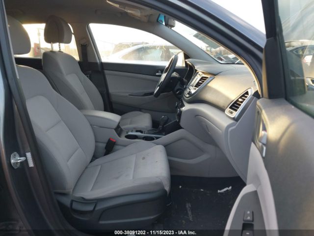 Photo 4 VIN: KM8J3CA46HU564119 - HYUNDAI TUCSON 