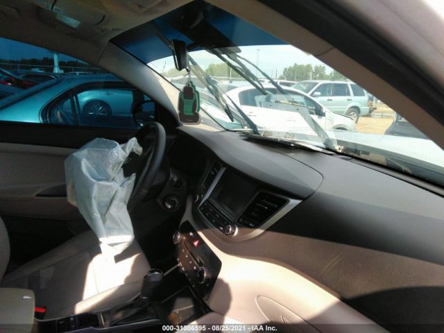 Photo 4 VIN: KM8J3CA46JU606682 - HYUNDAI TUCSON 