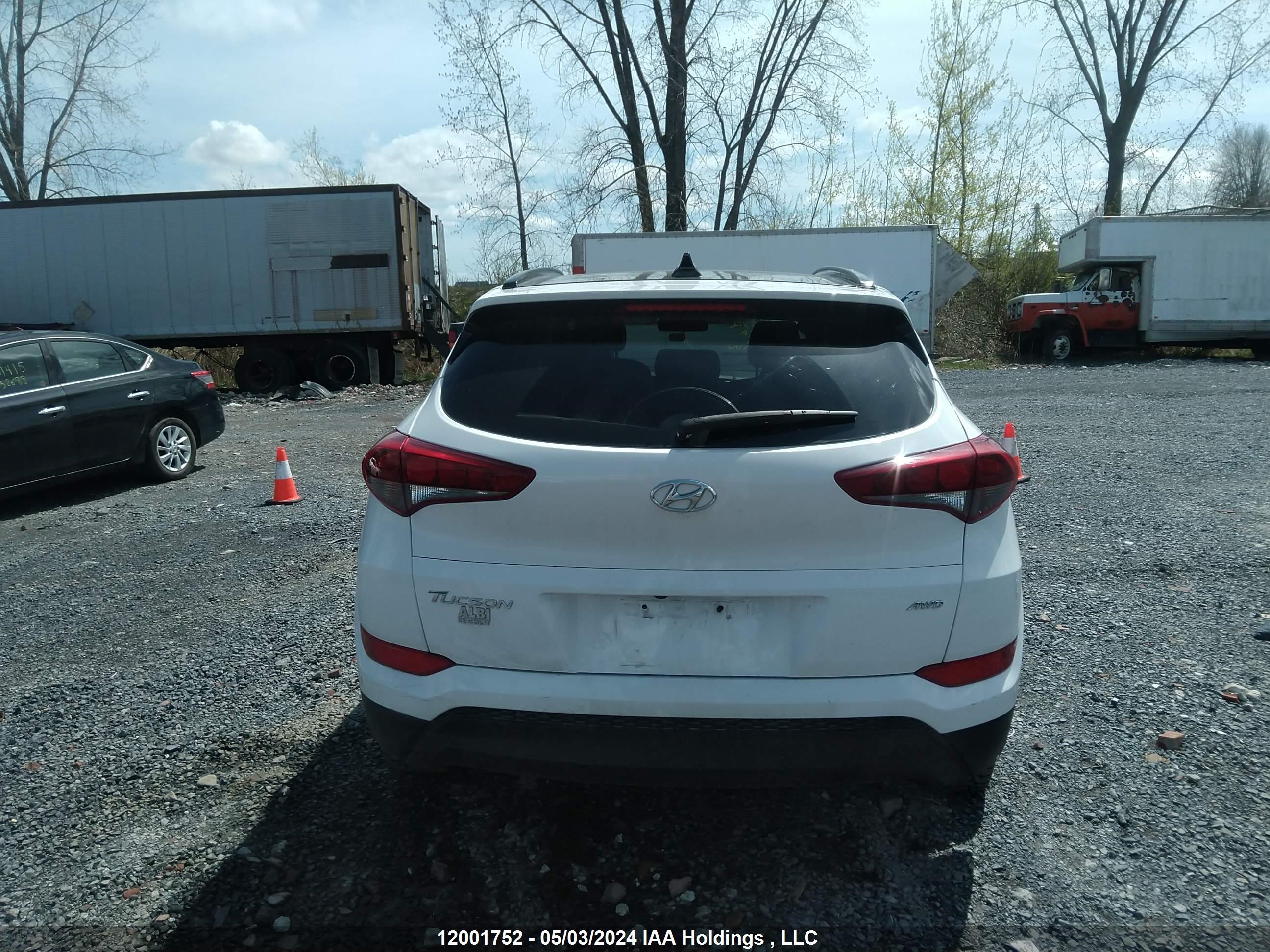 Photo 15 VIN: KM8J3CA46JU609632 - HYUNDAI TUCSON 