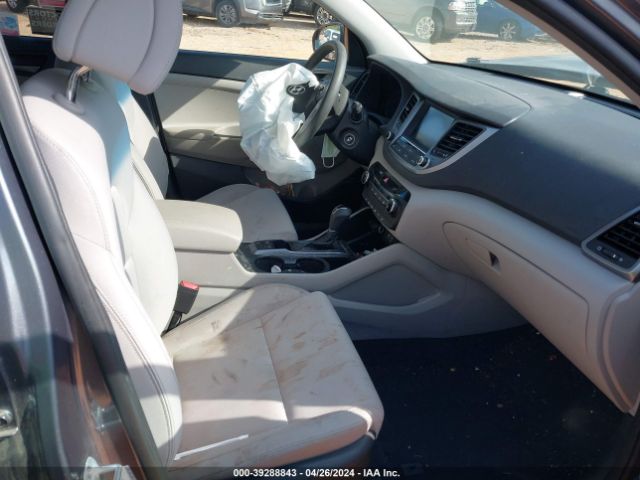 Photo 4 VIN: KM8J3CA46JU680751 - HYUNDAI TUCSON 