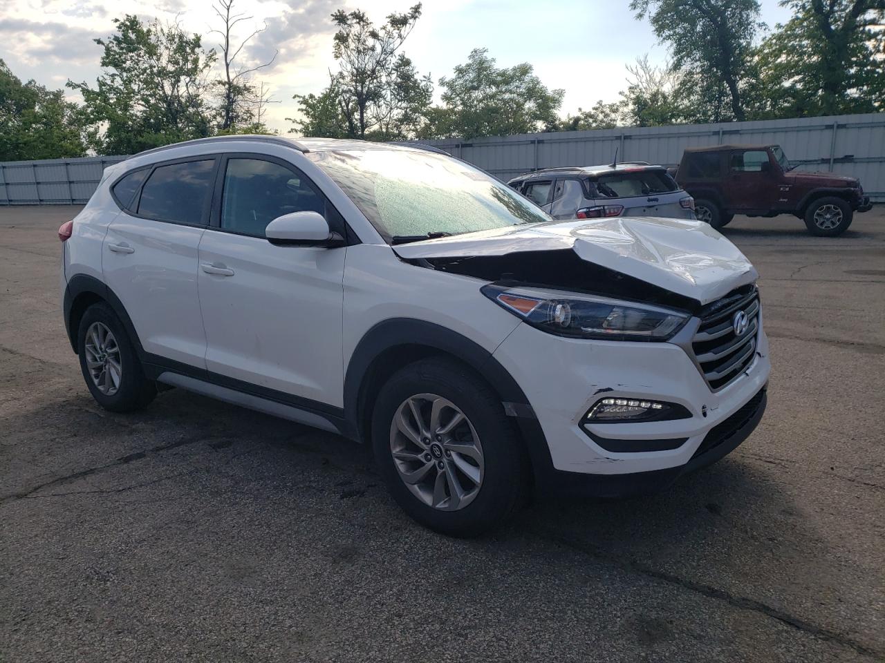 Photo 3 VIN: KM8J3CA46JU727938 - HYUNDAI TUCSON 