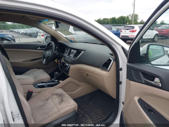 Photo 4 VIN: KM8J3CA46JU828008 - HYUNDAI TUCSON 