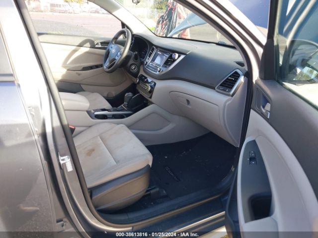 Photo 4 VIN: KM8J3CA47HU473330 - HYUNDAI TUCSON 