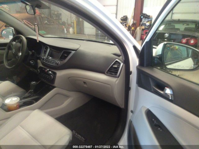 Photo 4 VIN: KM8J3CA47HU512725 - HYUNDAI TUCSON 