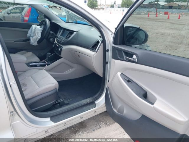 Photo 4 VIN: KM8J3CA47JU690611 - HYUNDAI TUCSON 