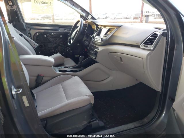 Photo 4 VIN: KM8J3CA47JU738625 - HYUNDAI TUCSON 