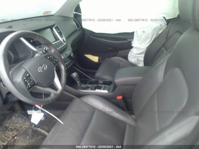 Photo 4 VIN: KM8J3CA47JU822489 - HYUNDAI TUCSON 