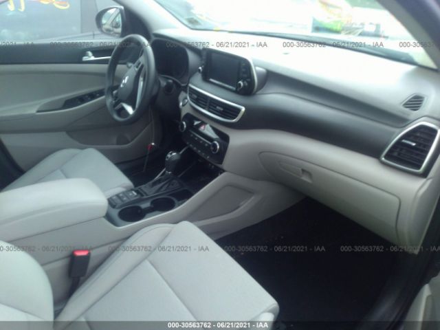 Photo 4 VIN: KM8J3CA47LU172159 - HYUNDAI TUCSON 