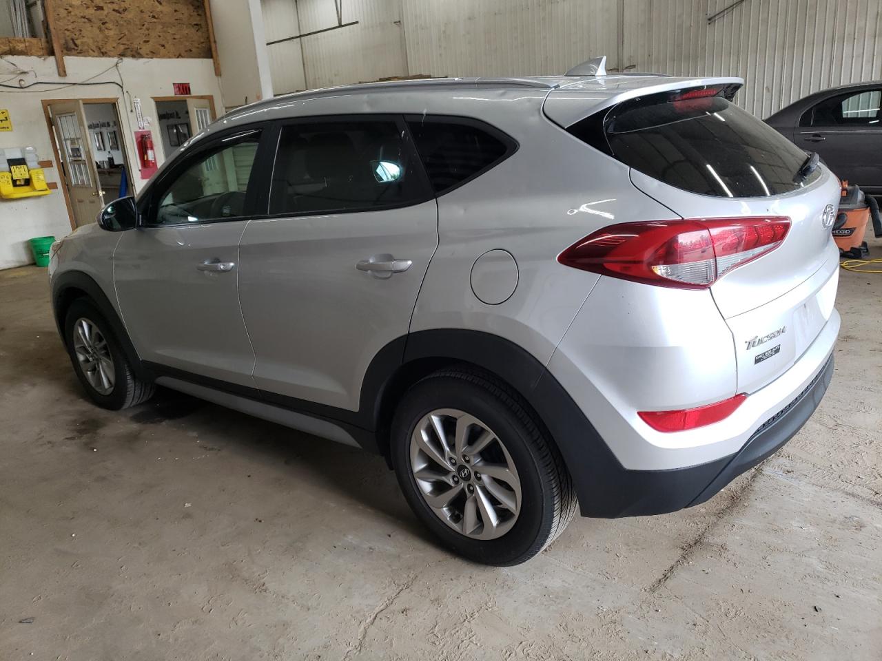 Photo 1 VIN: KM8J3CA48JU762335 - HYUNDAI TUCSON 