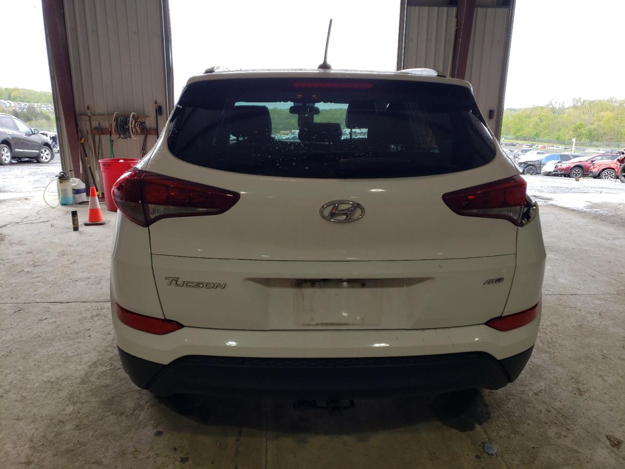 Photo 5 VIN: KM8J3CA49GU102300 - HYUNDAI TUCSON 