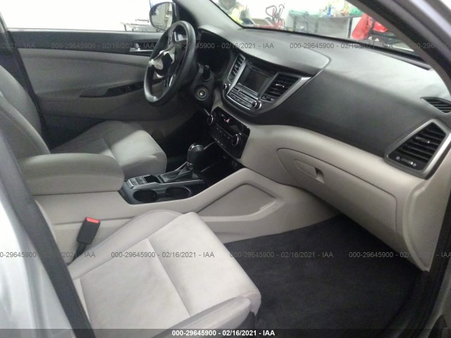 Photo 4 VIN: KM8J3CA49GU137855 - HYUNDAI TUCSON 