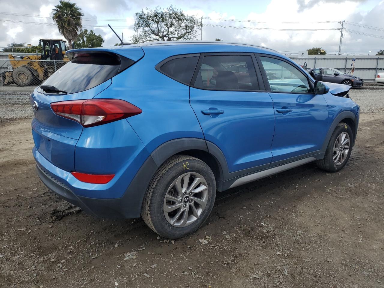 Photo 2 VIN: KM8J3CA49HU280662 - HYUNDAI TUCSON 