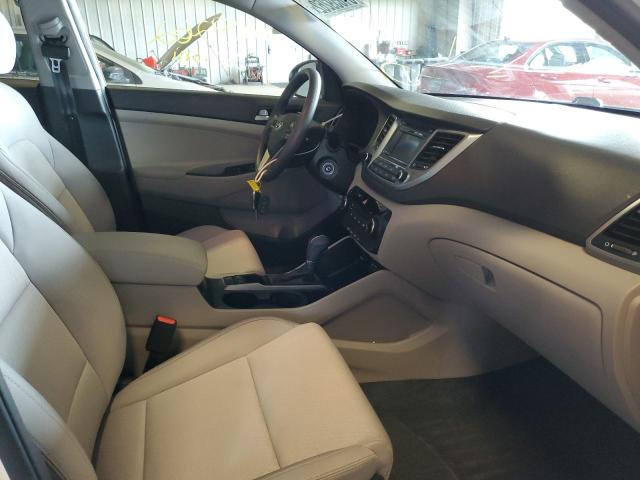 Photo 4 VIN: KM8J3CA49HU388327 - HYUNDAI TUCSON LIM 