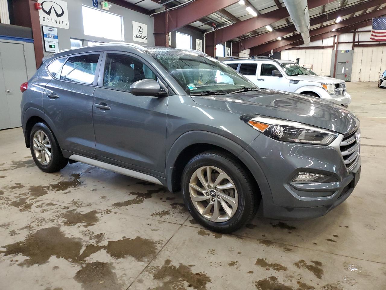 Photo 3 VIN: KM8J3CA49JU611567 - HYUNDAI TUCSON 