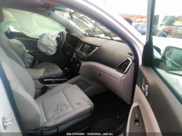 Photo 4 VIN: KM8J3CA49JU612198 - HYUNDAI TUCSON 