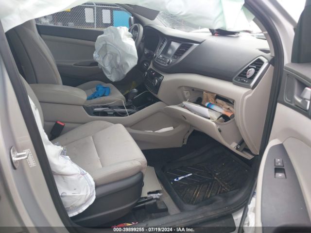 Photo 4 VIN: KM8J3CA49JU676693 - HYUNDAI TUCSON 