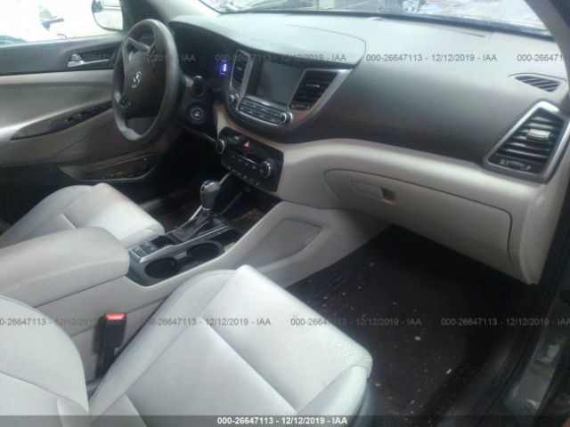 Photo 4 VIN: KM8J3CA49JU741221 - HYUNDAI TUCSON 