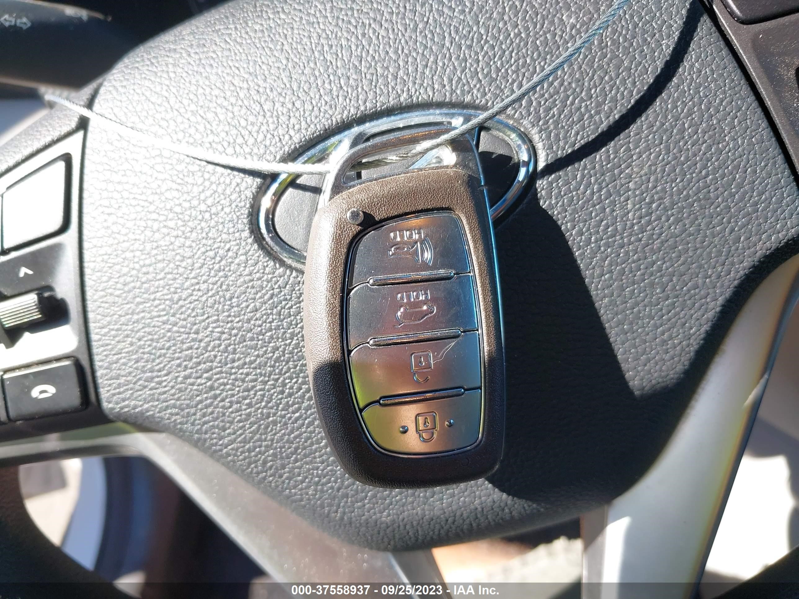 Photo 10 VIN: KM8J3CA49KU847119 - HYUNDAI TUCSON 