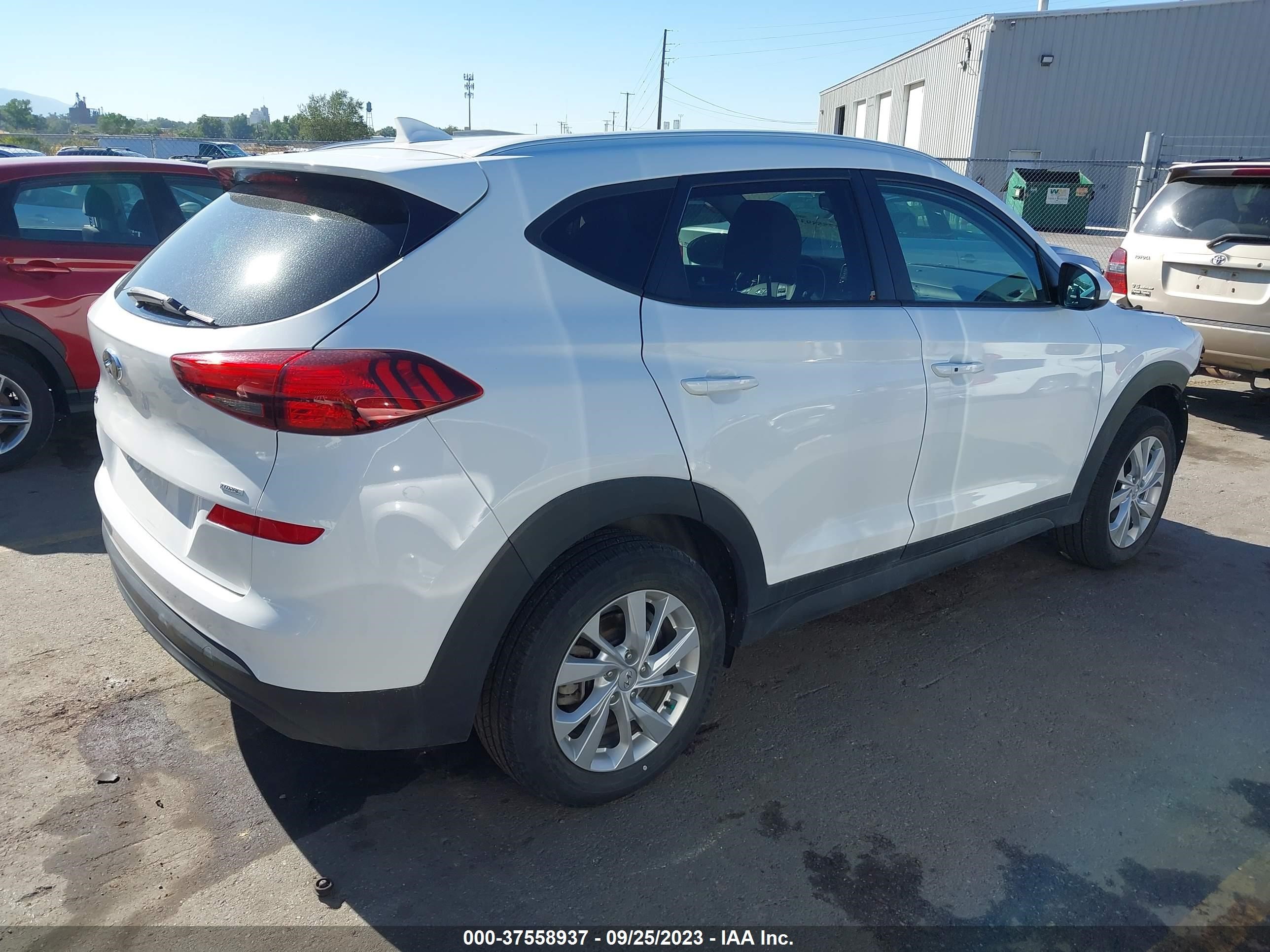 Photo 3 VIN: KM8J3CA49KU847119 - HYUNDAI TUCSON 