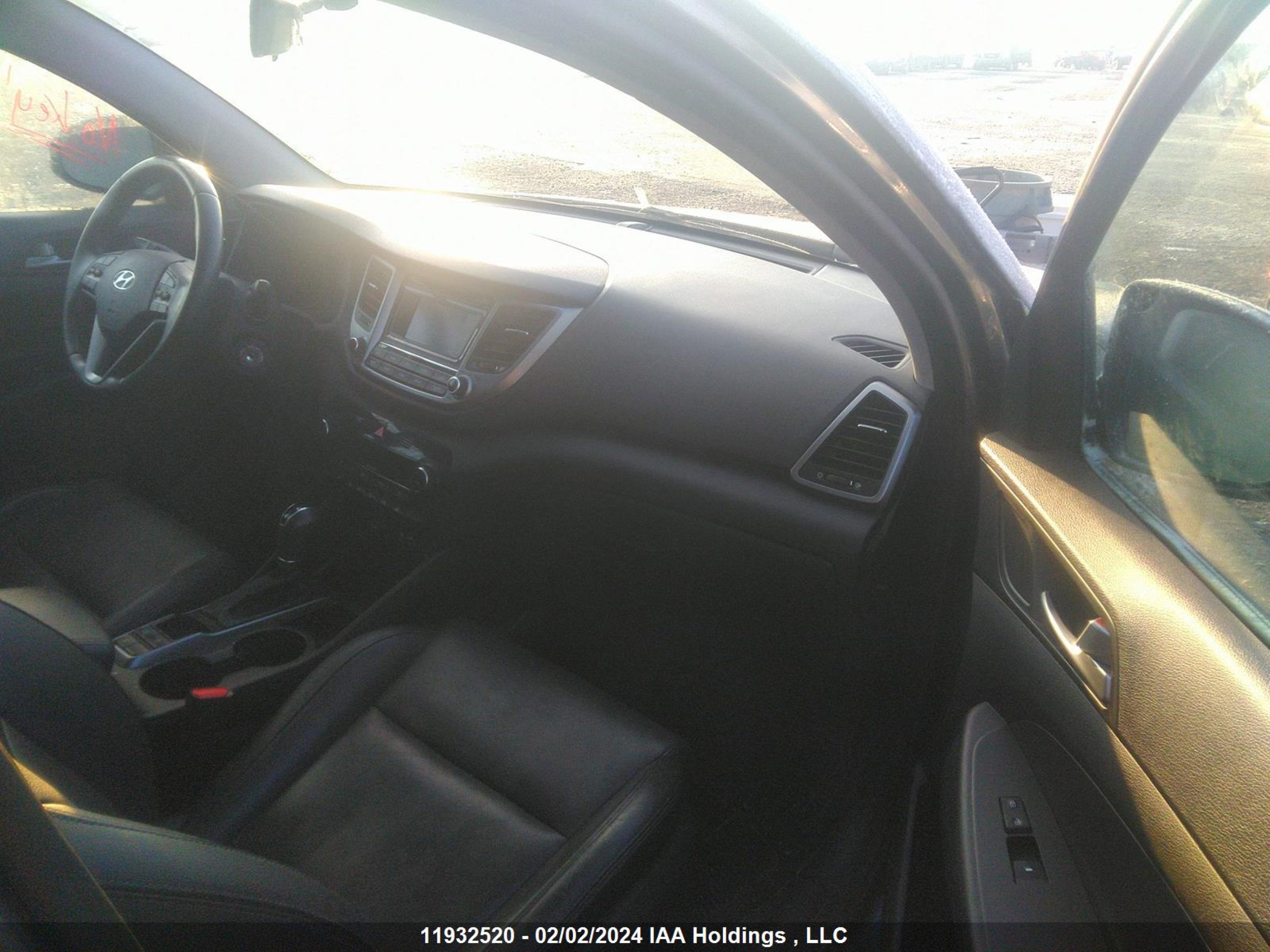 Photo 4 VIN: KM8J3CA4XHU384125 - HYUNDAI TUCSON 