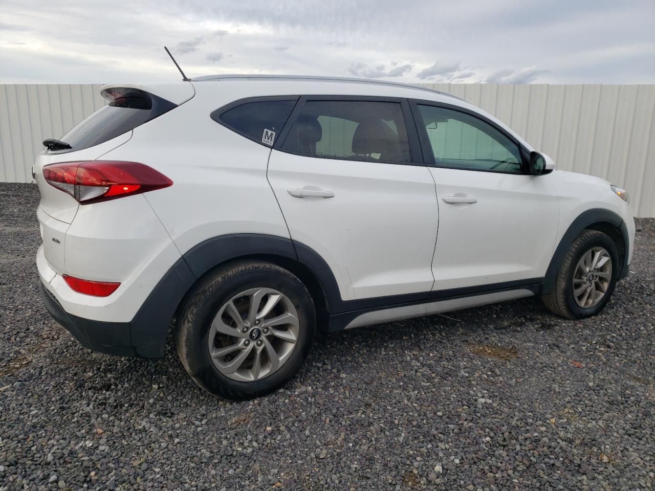 Photo 2 VIN: KM8J3CA4XHU527655 - HYUNDAI TUCSON 