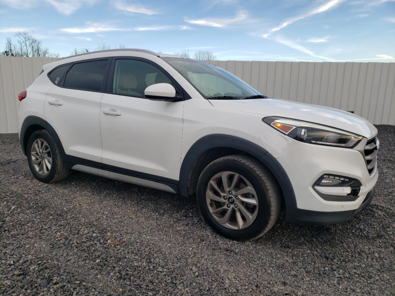 Photo 3 VIN: KM8J3CA4XHU527655 - HYUNDAI TUCSON 