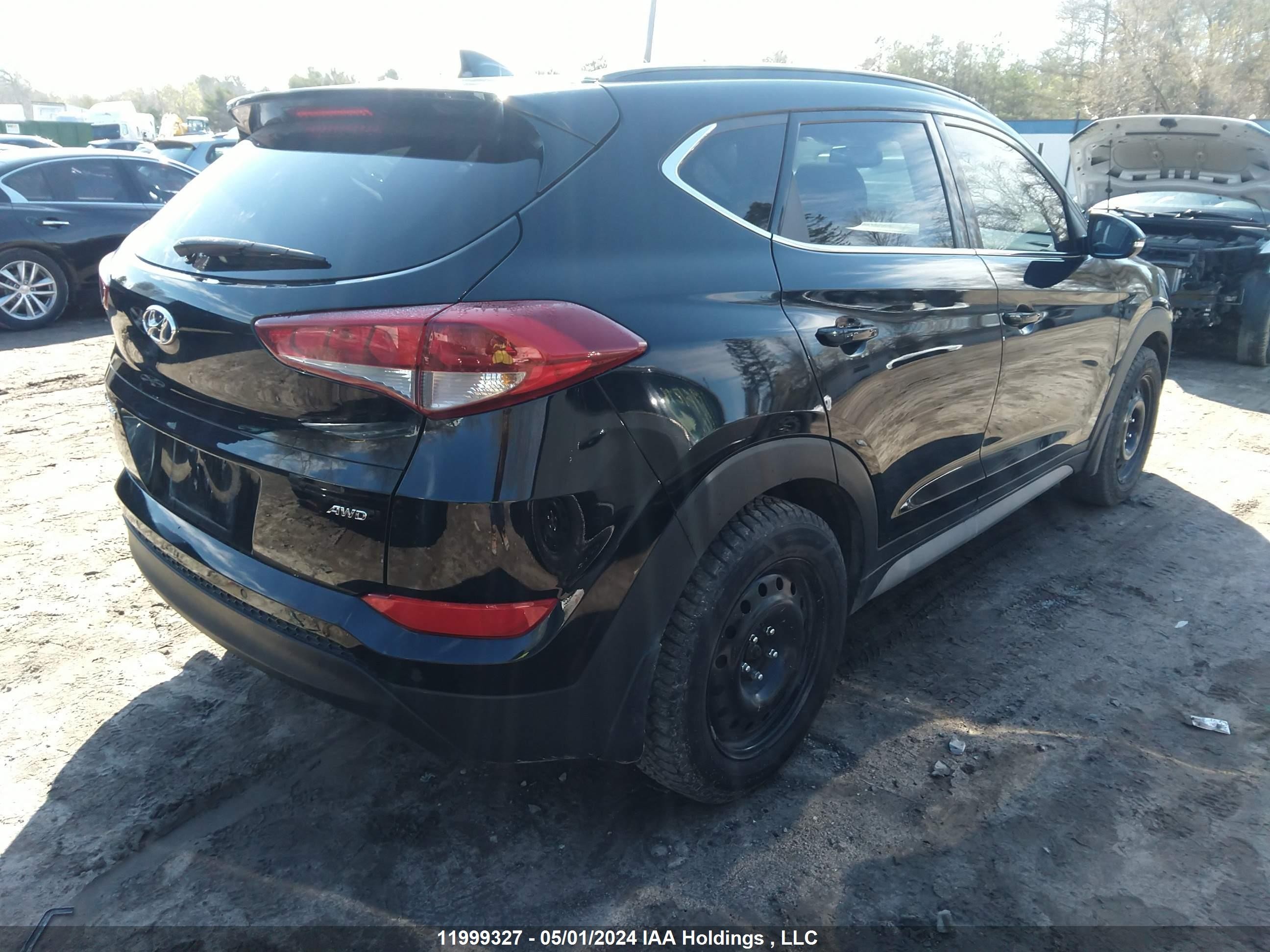 Photo 3 VIN: KM8J3CA4XHU563135 - HYUNDAI TUCSON 