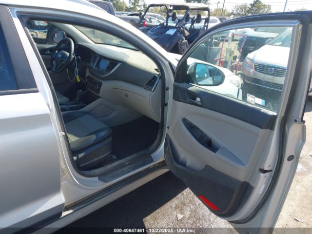 Photo 4 VIN: KM8J3CA4XJU681952 - HYUNDAI TUCSON 