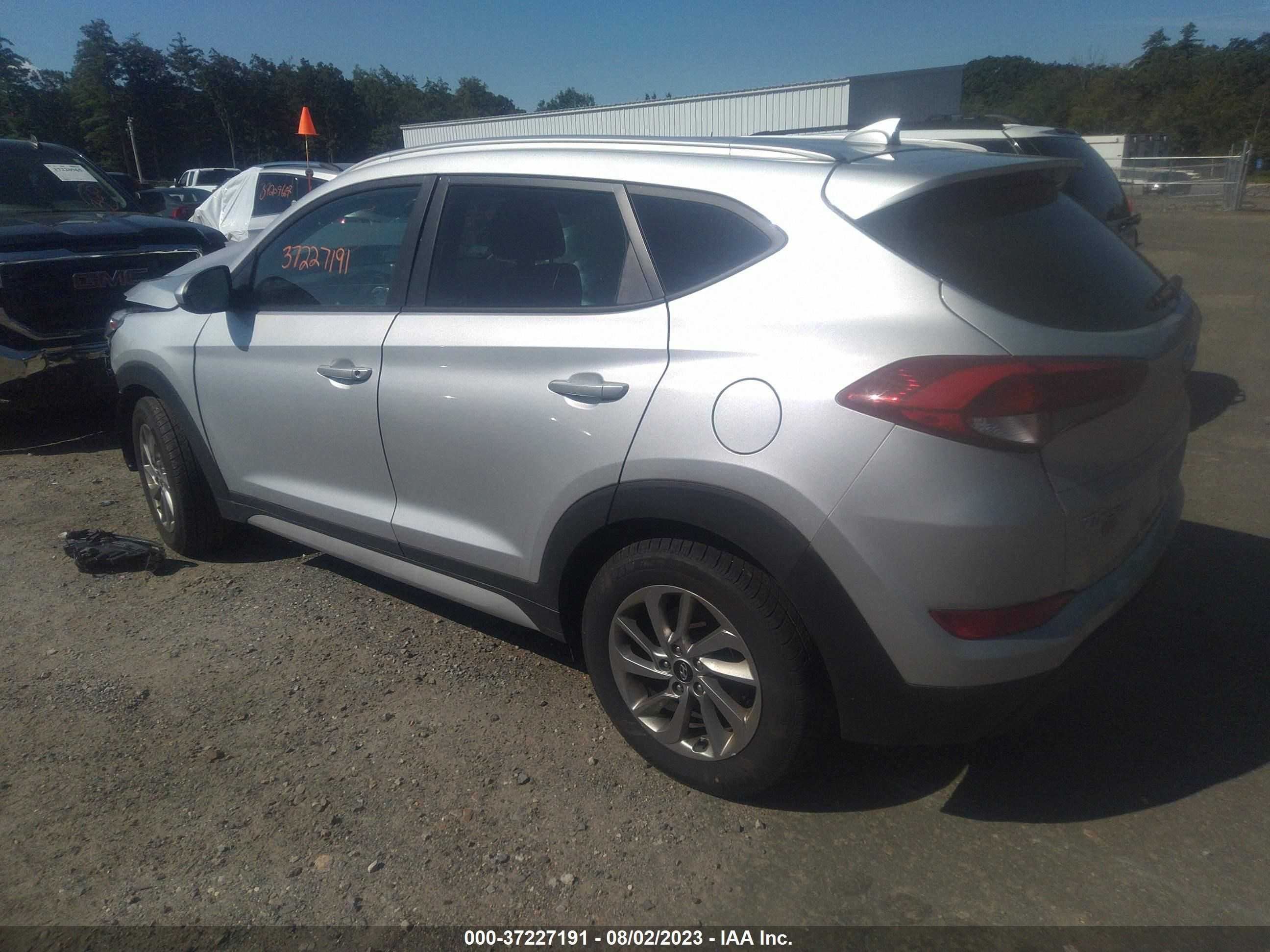 Photo 2 VIN: KM8J3CA4XJU723147 - HYUNDAI TUCSON 