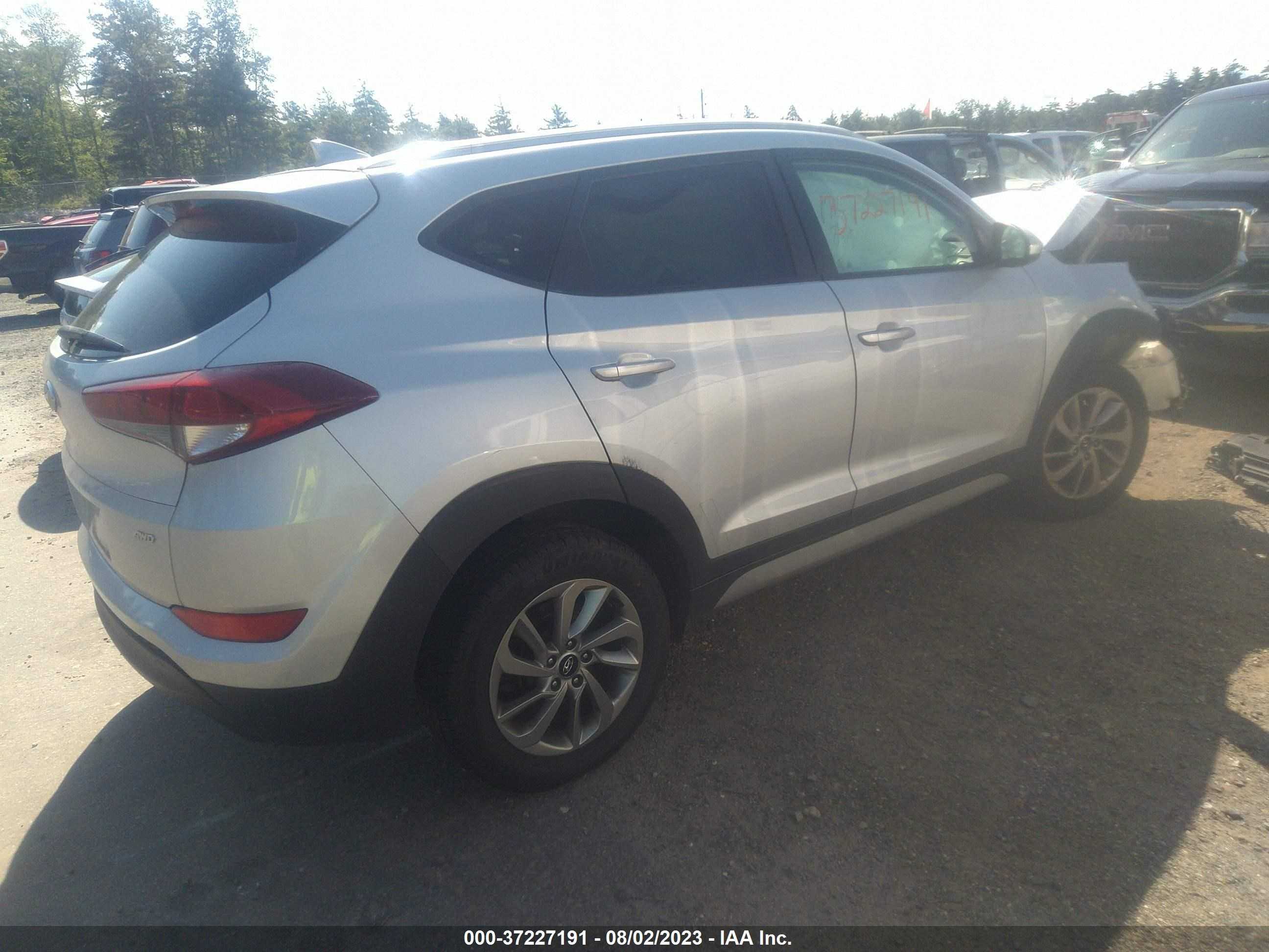 Photo 3 VIN: KM8J3CA4XJU723147 - HYUNDAI TUCSON 