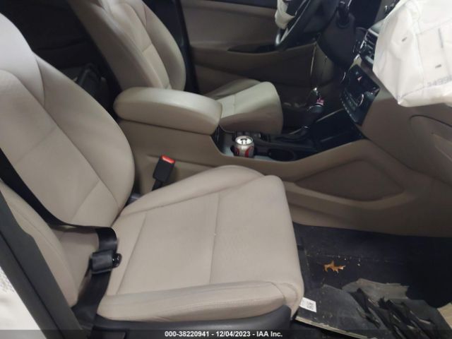 Photo 4 VIN: KM8J3CAL1KU965219 - HYUNDAI TUCSON 