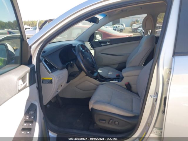 Photo 4 VIN: KM8J3CAL4JU747225 - HYUNDAI TUCSON 