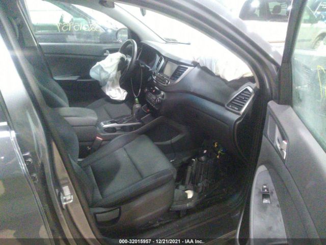 Photo 4 VIN: KM8J3CAL6JU779061 - HYUNDAI TUCSON 